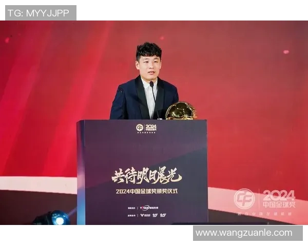 中国足球明星武磊荣获最佳球员奖杯展现卓越才华与拼搏精神